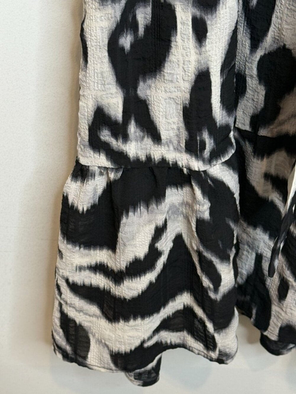Luxology Womens Size L Black White Tiered Midi Dress Belted Puff Sleeve - Picture 12 of 13